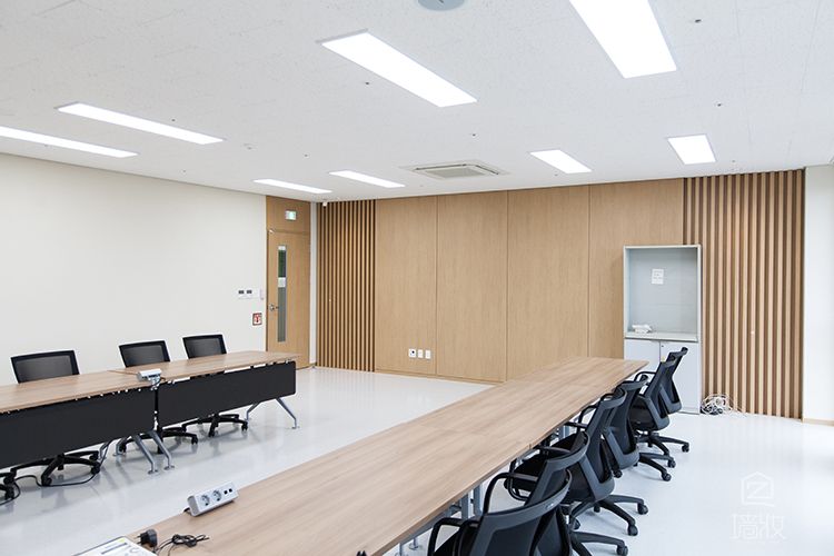 大學(xué)多功能教室會議室pvc木紋膜多種拼接方式裝飾效果展示